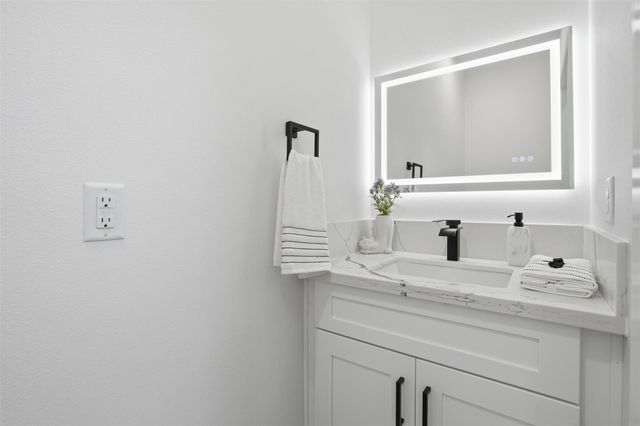 116 S 3rd Street, La Porte, TX 77571