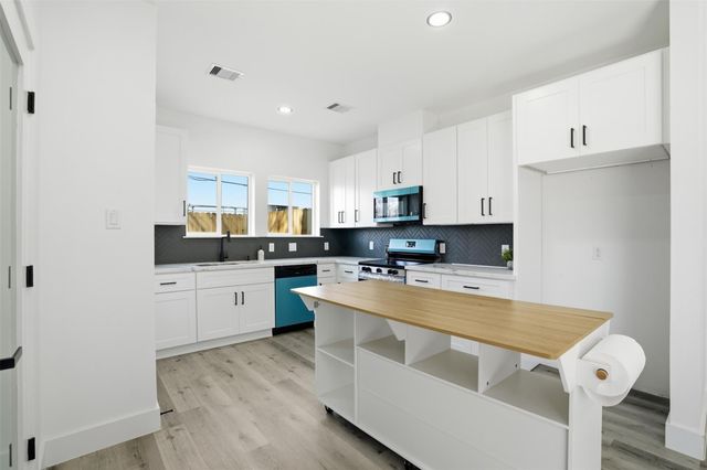 116 S 3rd Street, La Porte, TX 77571