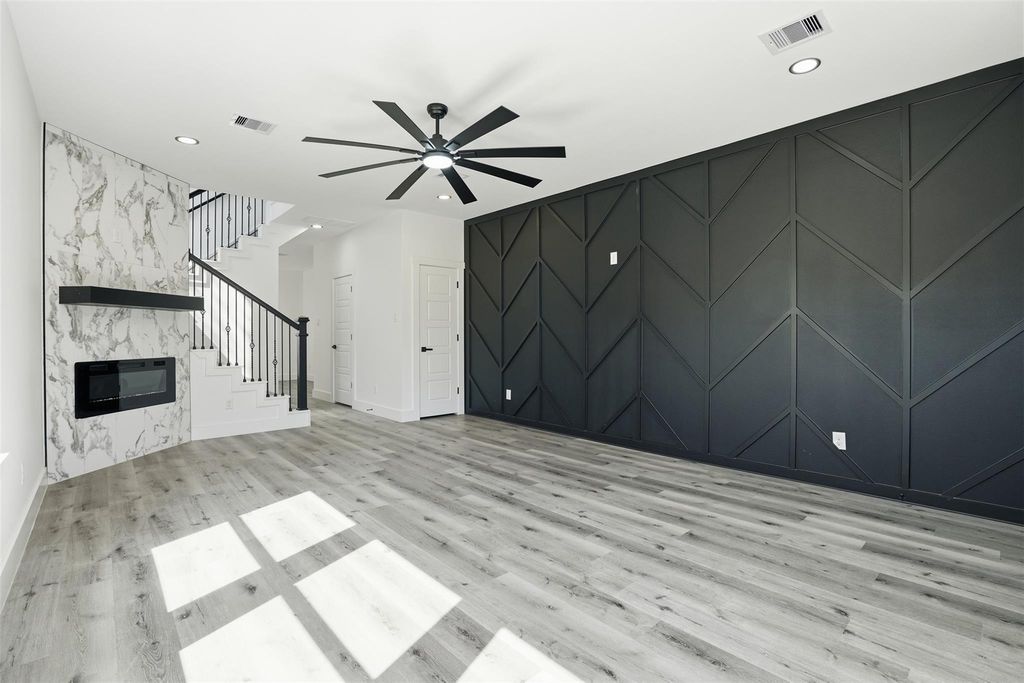 116 S 3rd Street, La Porte, TX 77571