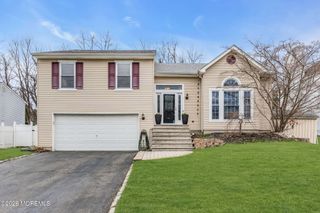 17 Heritage Drive, Howell, NJ 07731