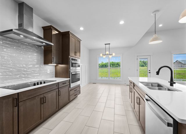 161 Aspen Pine Dr, Clarksville, TN 37043