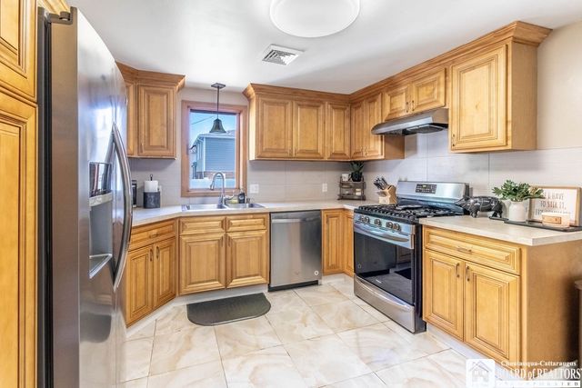 212 North Creek Drive, Cheektowaga, NY 14225