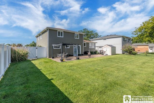 212 North Creek Drive, Cheektowaga, NY 14225