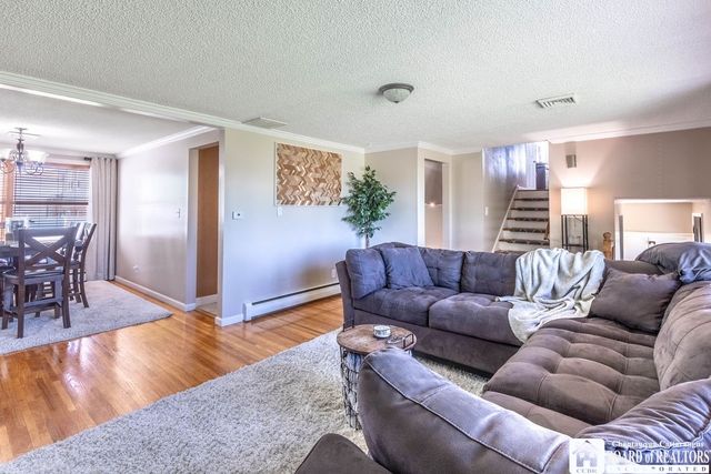 212 North Creek Drive, Cheektowaga, NY 14225