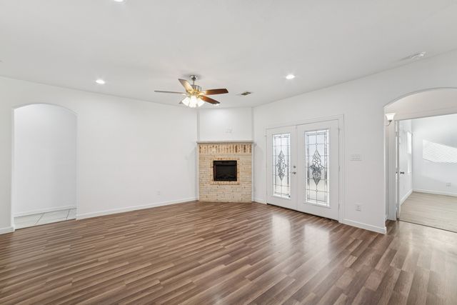 1253 E Jessamine Street, Fort Worth, TX 76104