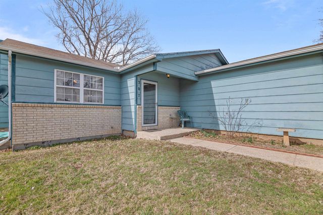 307 N Sioux St, Kechi, KS 67067