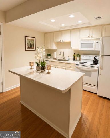 2043 Chastain Park Court NE, Atlanta, GA 30342
