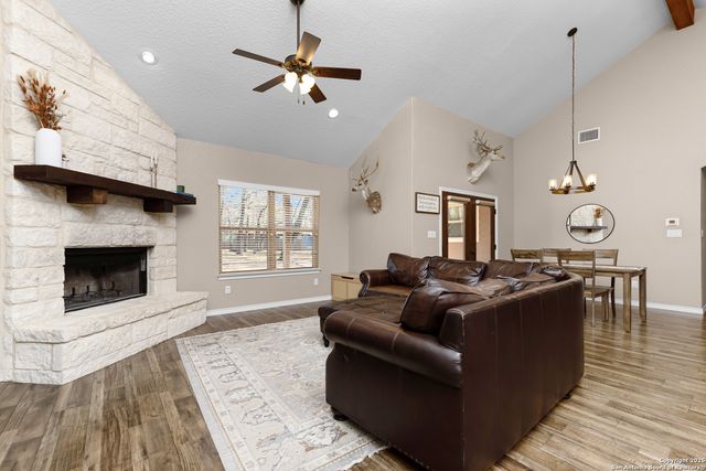 192 Great Oaks Blvd, La Vernia, TX 78121