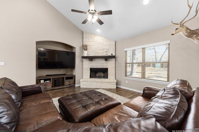 192 Great Oaks Blvd, La Vernia, TX 78121