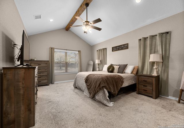 192 Great Oaks Blvd, La Vernia, TX 78121