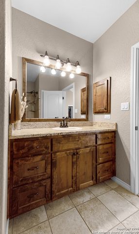 192 Great Oaks Blvd, La Vernia, TX 78121