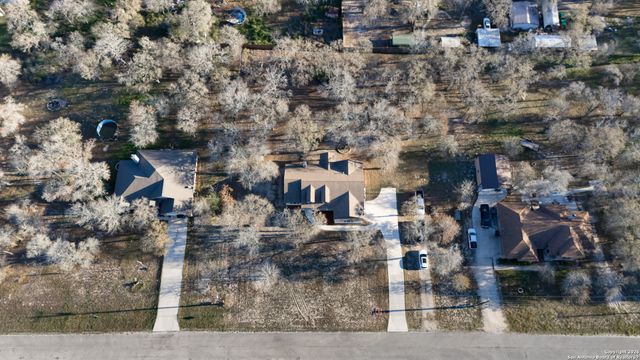 192 Great Oaks Blvd, La Vernia, TX 78121