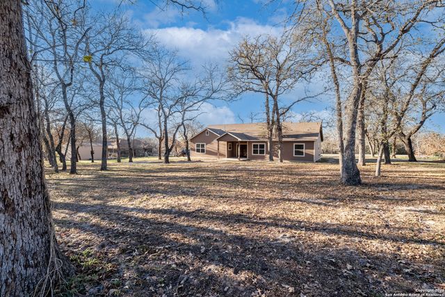 192 Great Oaks Blvd, La Vernia, TX 78121