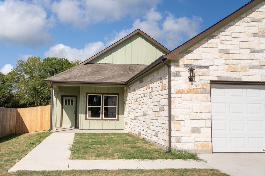 305 String Prairie WAY, Smithville, TX 78957