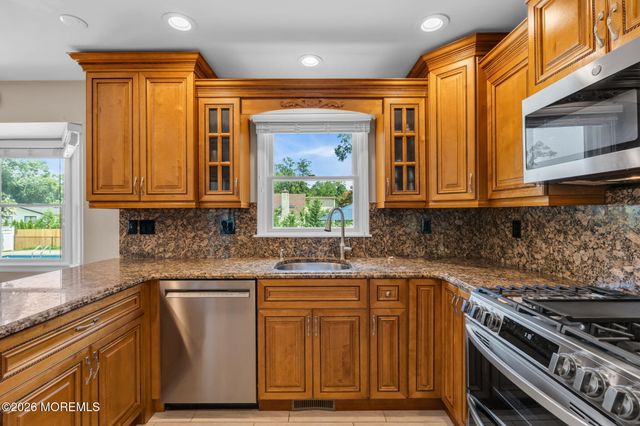 6 Woods Road, West Long Branch, NJ 07764