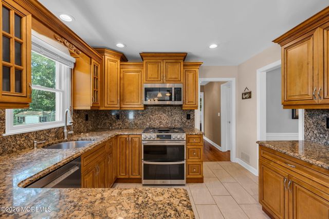 6 Woods Road, West Long Branch, NJ 07764