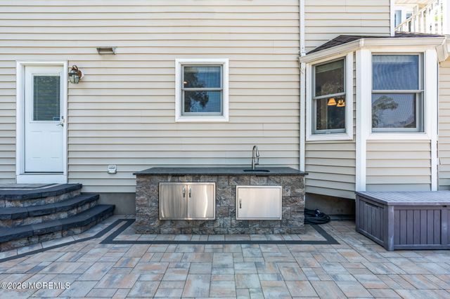 6 Woods Road, West Long Branch, NJ 07764
