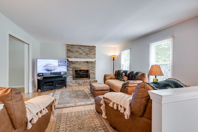 760 S River Road, Naperville, IL 60540