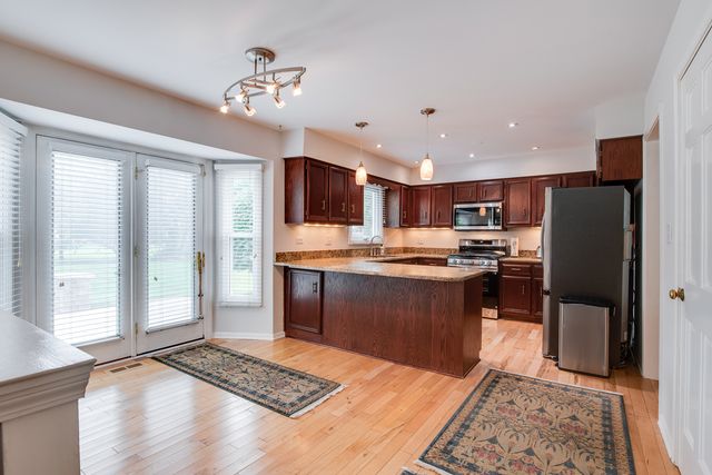 760 S River Road, Naperville, IL 60540