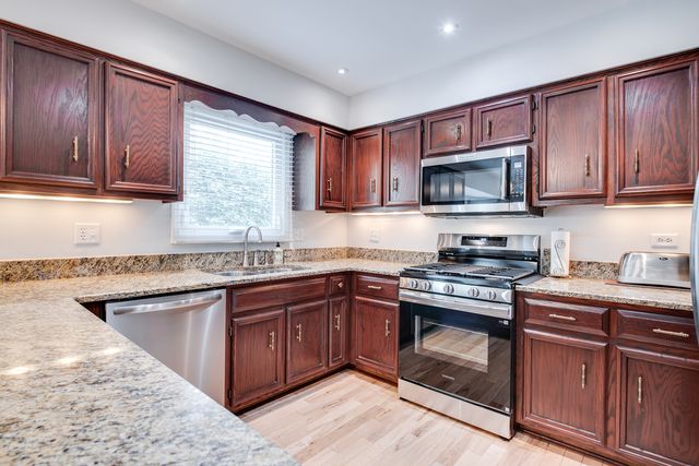 760 S River Road, Naperville, IL 60540
