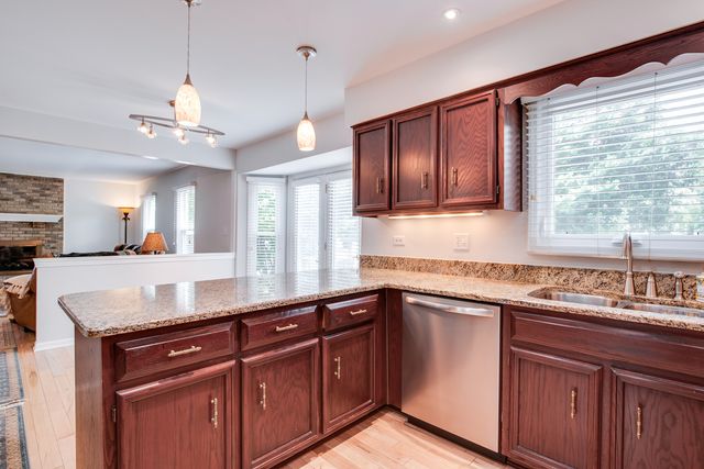 760 S River Road, Naperville, IL 60540