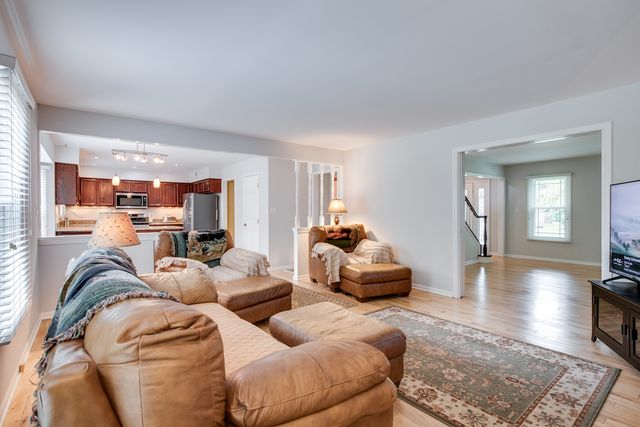 760 S River Road, Naperville, IL 60540