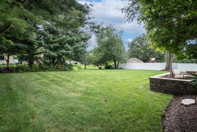 760 S River Road, Naperville, IL 60540