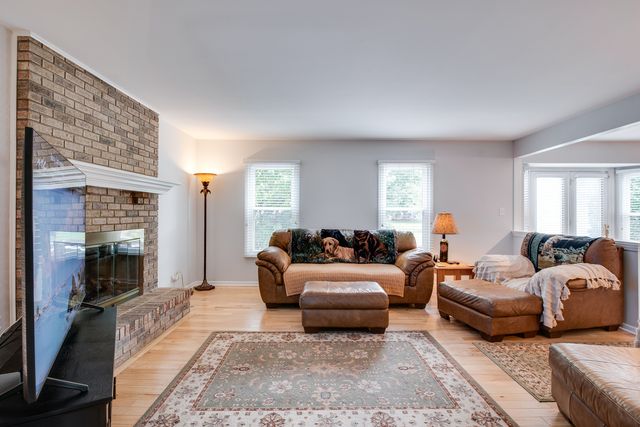 760 S River Road, Naperville, IL 60540