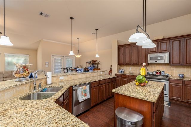 305 Hogan, Portland, TX 78374