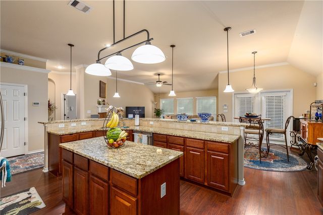 305 Hogan, Portland, TX 78374