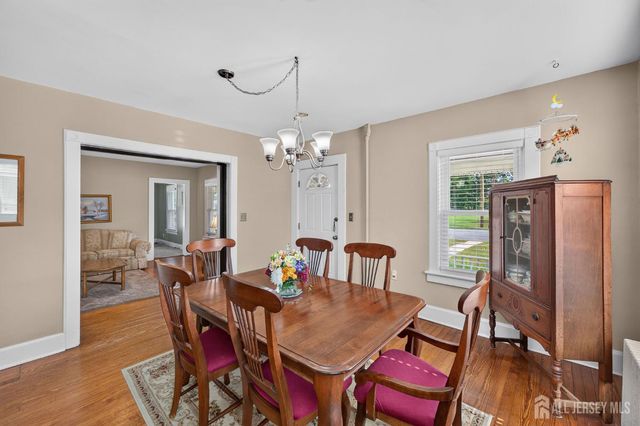 325 Dorn Avenue, Middlesex, NJ 08846