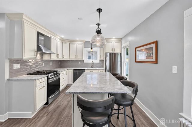 325 Dorn Avenue, Middlesex, NJ 08846