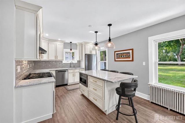 325 Dorn Avenue, Middlesex, NJ 08846
