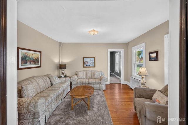 325 Dorn Avenue, Middlesex, NJ 08846