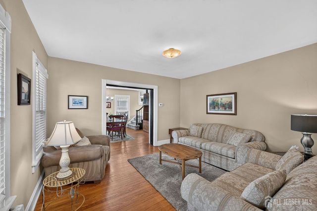 325 Dorn Avenue, Middlesex, NJ 08846