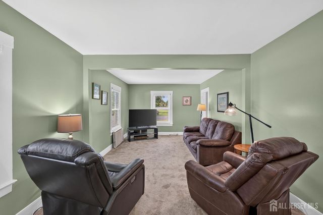 325 Dorn Avenue, Middlesex, NJ 08846