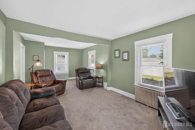 325 Dorn Avenue, Middlesex, NJ 08846