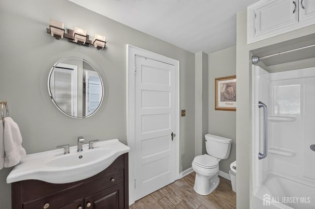 325 Dorn Avenue, Middlesex, NJ 08846