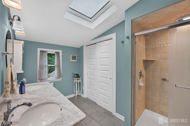 325 Dorn Avenue, Middlesex, NJ 08846