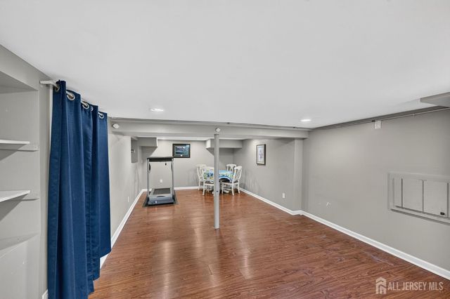 325 Dorn Avenue, Middlesex, NJ 08846