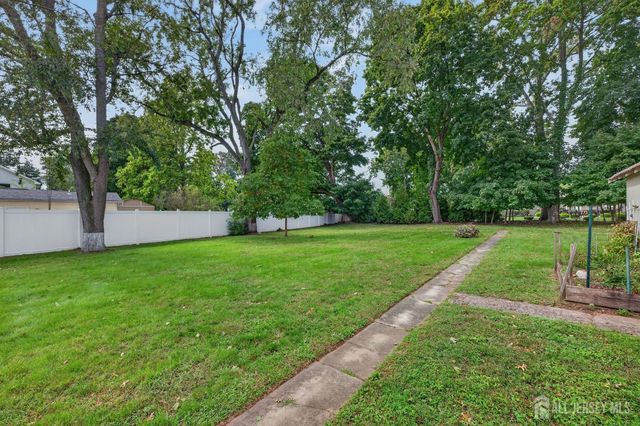 325 Dorn Avenue, Middlesex, NJ 08846