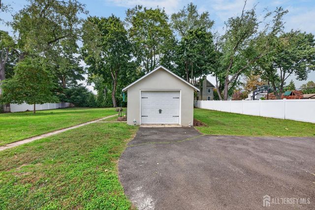325 Dorn Avenue, Middlesex, NJ 08846