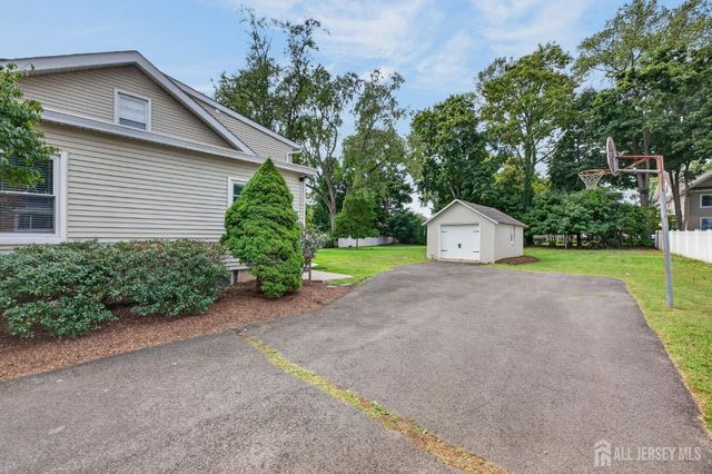 325 Dorn Avenue, Middlesex, NJ 08846