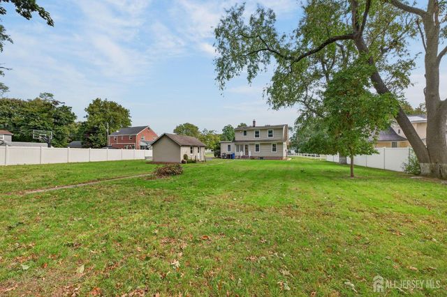 325 Dorn Avenue, Middlesex, NJ 08846
