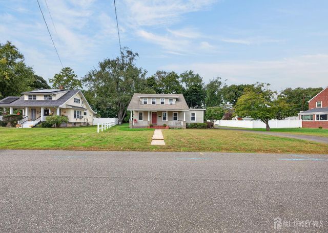 325 Dorn Avenue, Middlesex, NJ 08846