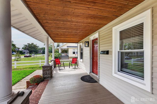 325 Dorn Avenue, Middlesex, NJ 08846