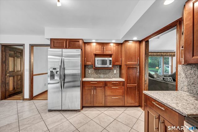 33 Shawnee Lane, Monroe, CT 06468