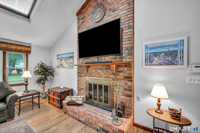33 Shawnee Lane, Monroe, CT 06468