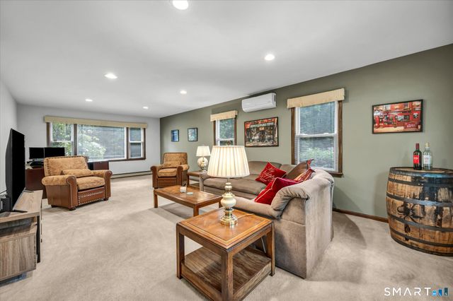 33 Shawnee Lane, Monroe, CT 06468