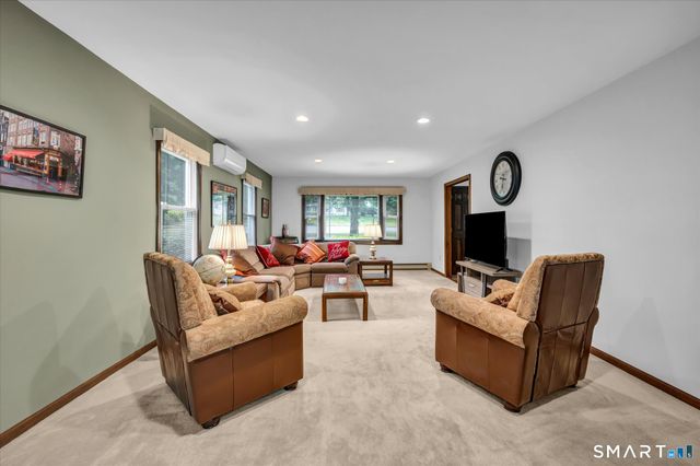 33 Shawnee Lane, Monroe, CT 06468